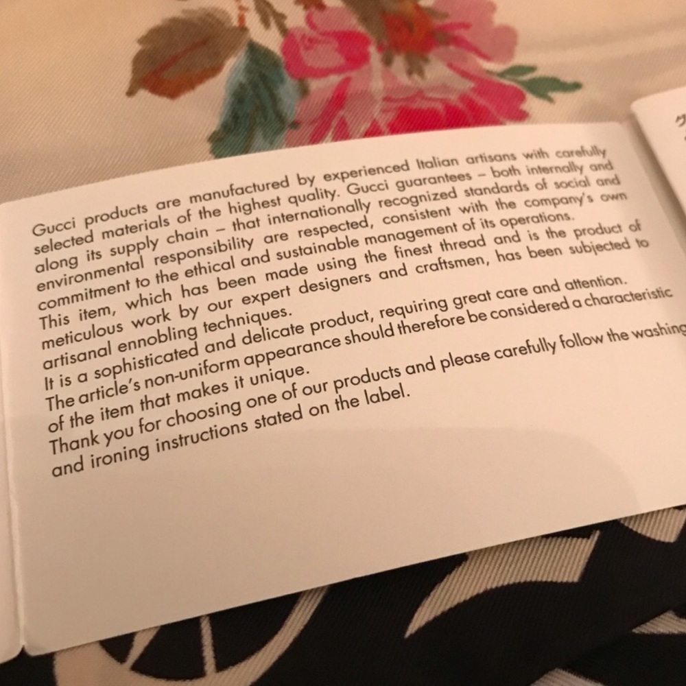⭐️SOLD⭐️Gucci Blind For Love Floral Silk Scarf - Picture 8 of 11